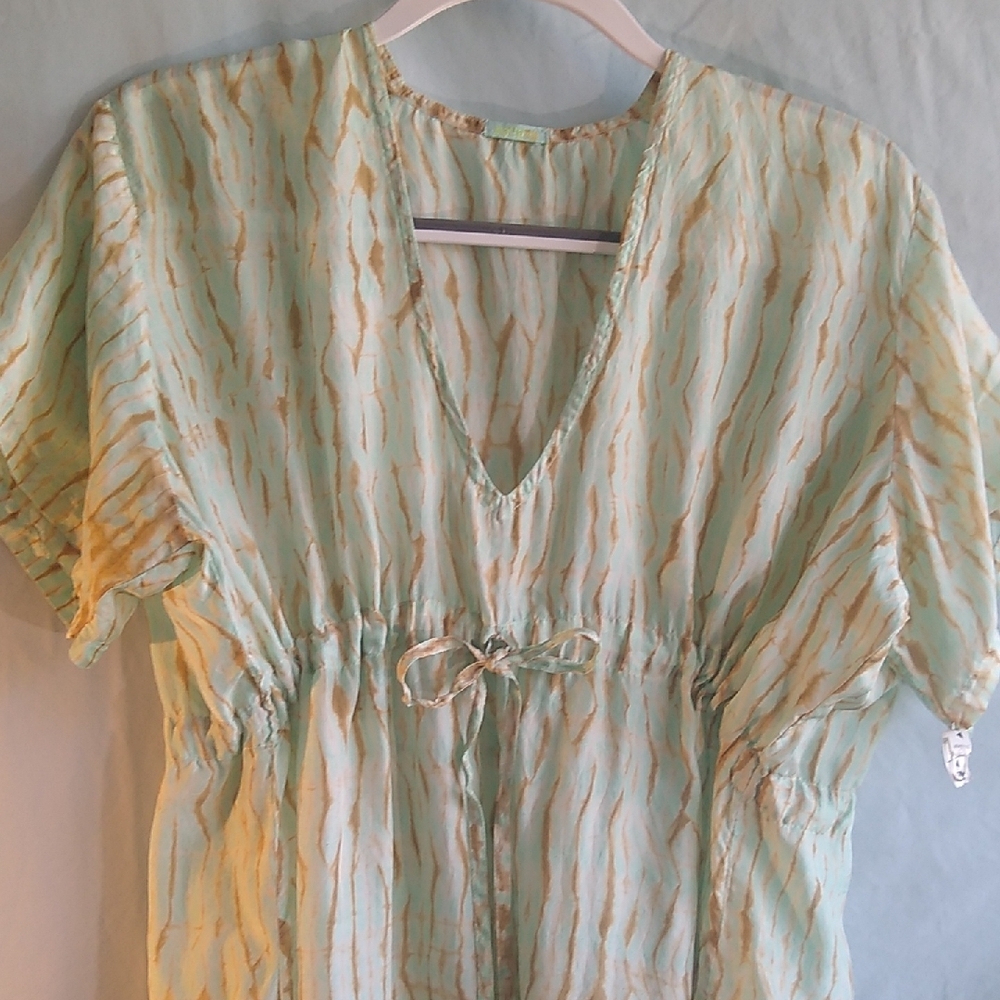 Vacation Ready!  Matta NY size unknown fits M-XL 100% silk